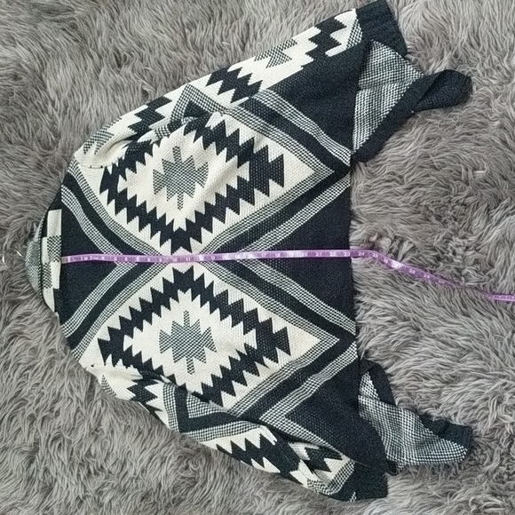 Aztec Open Cardigan Sweater - Picture 9 of 11